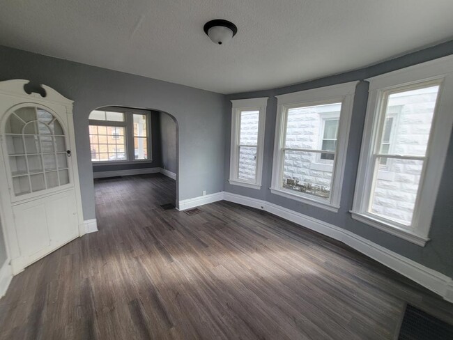 Building Photo - 1115 Maple Ave