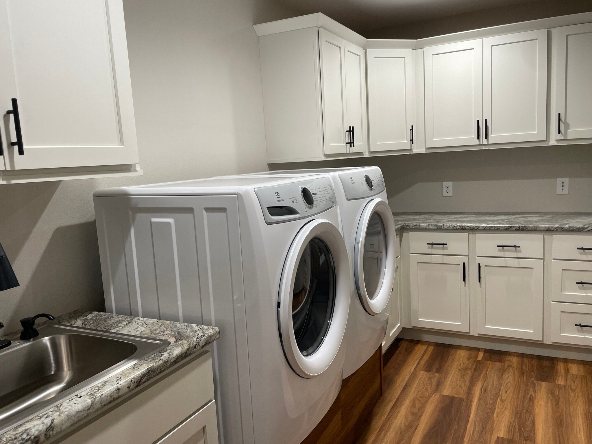 Deluxe laundry room with storage and spill sink - 150860 Nightingale Ln