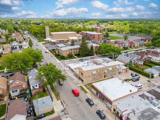 Building Photo - 7041 W Addison St