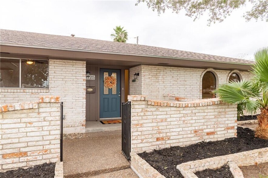 Building Photo - 3725 Kingston Dr