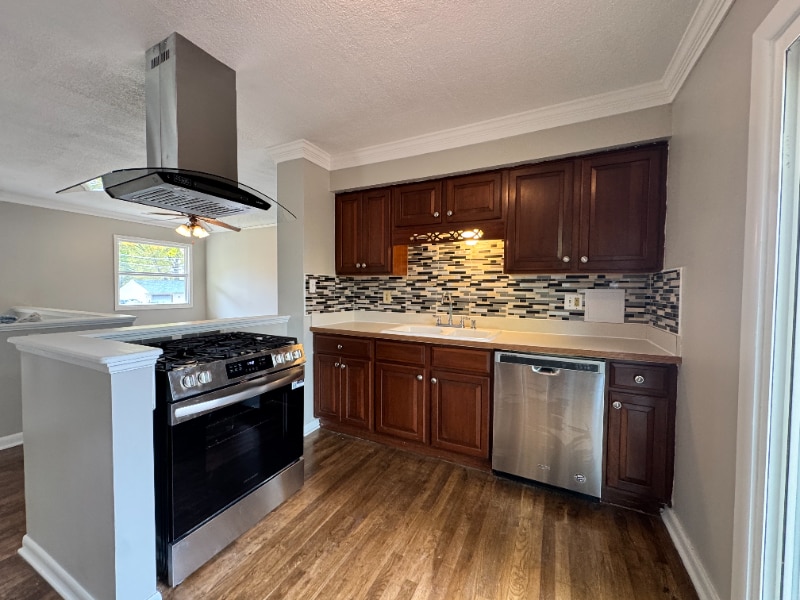 Building Photo - 154 W Good Ave