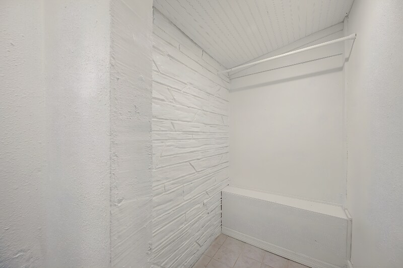 Building Photo - 1815 Apache Trail