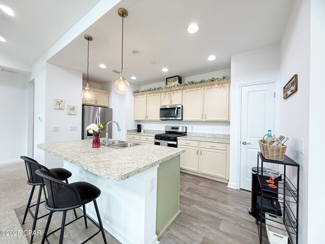 Primary Photo - 8734 Sand dollar Dr