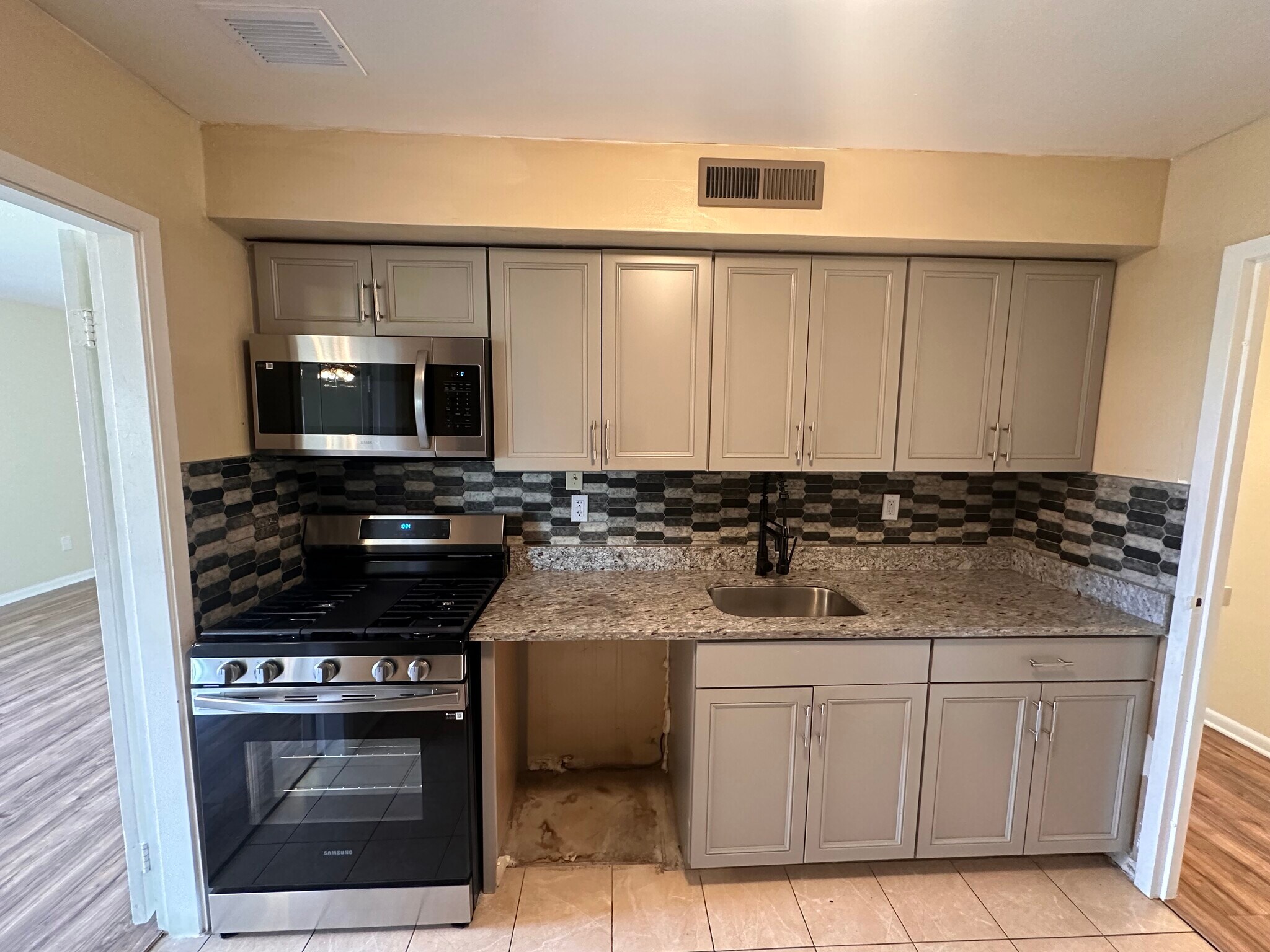 Building Photo - 6001 Arlington Blvd