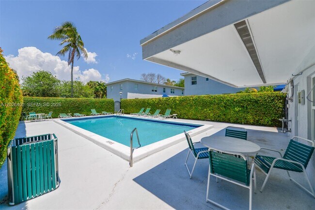 Building Photo - 7720 SW 54th Ct