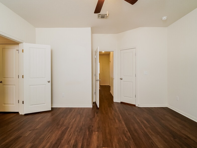 Building Photo - 2713 Brogan Crk