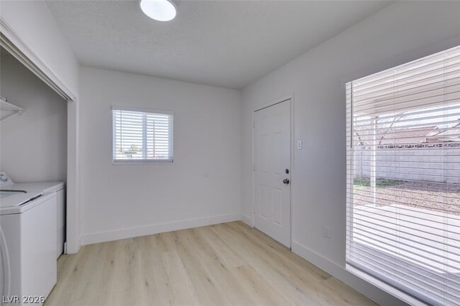 Building Photo - 254 W Basic Rd