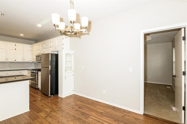 Building Photo - 703 Badger St NE