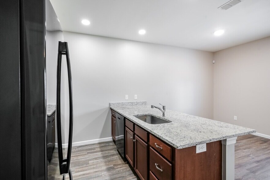 Building Photo - 1327 Rutherford St