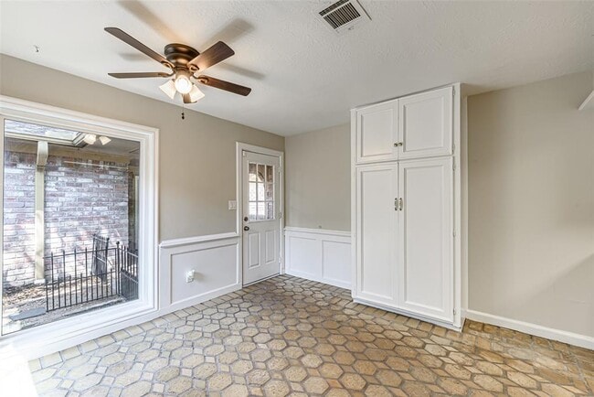 Building Photo - 102 Butlers Ct