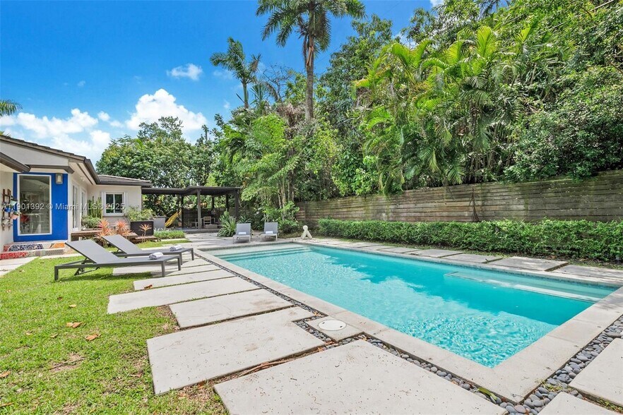 Building Photo - 5800 SW 50th Ter