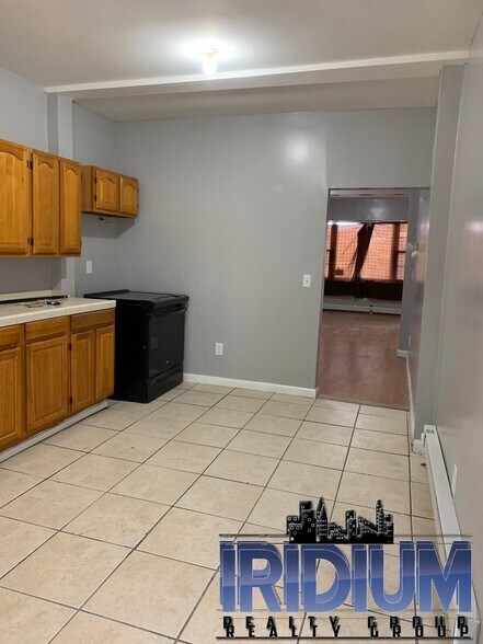 Building Photo - 86 Keen St