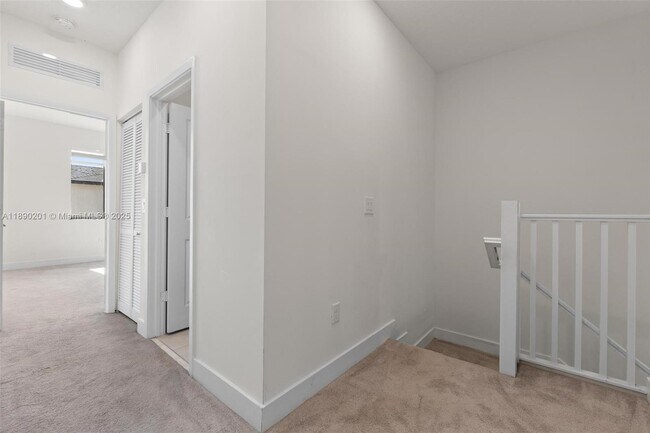 Building Photo - 4612 NW 83rd Pkwy
