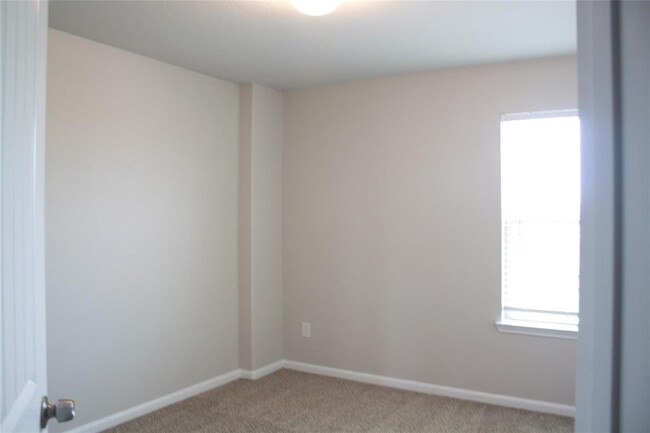 Building Photo - 18319 Pin Oak Lake Dr