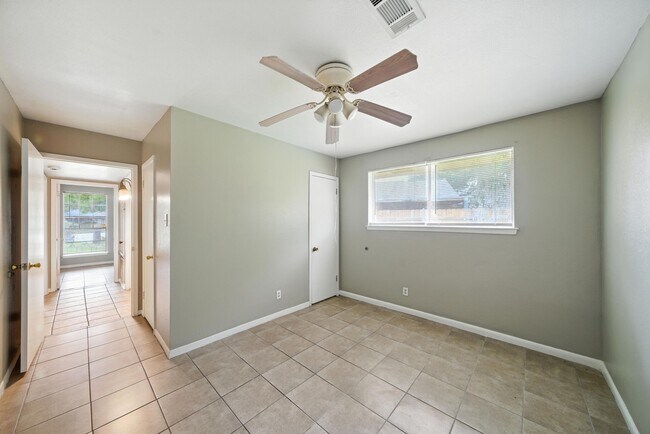 Building Photo - 9015 Ivy Spring Ln