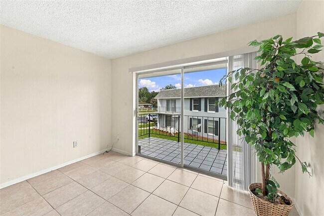 Building Photo - 905 W Oak Ridge Rd