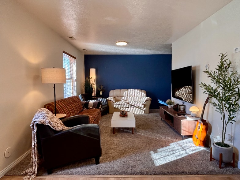 Building Photo - 408 Spring Ln