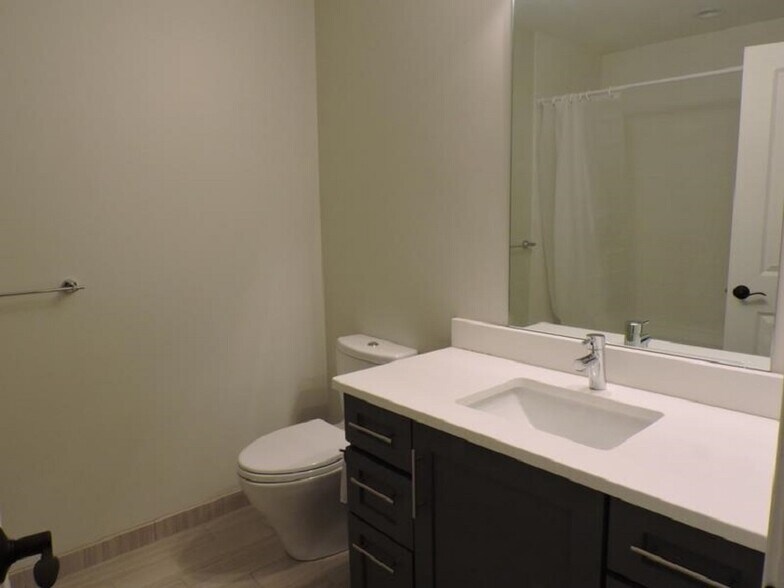 Building Photo - 168 Hampshire St