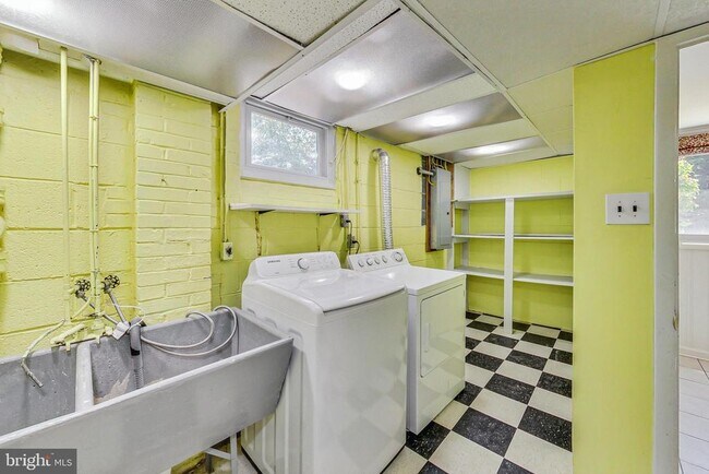 Building Photo - 4112 Spruell Dr