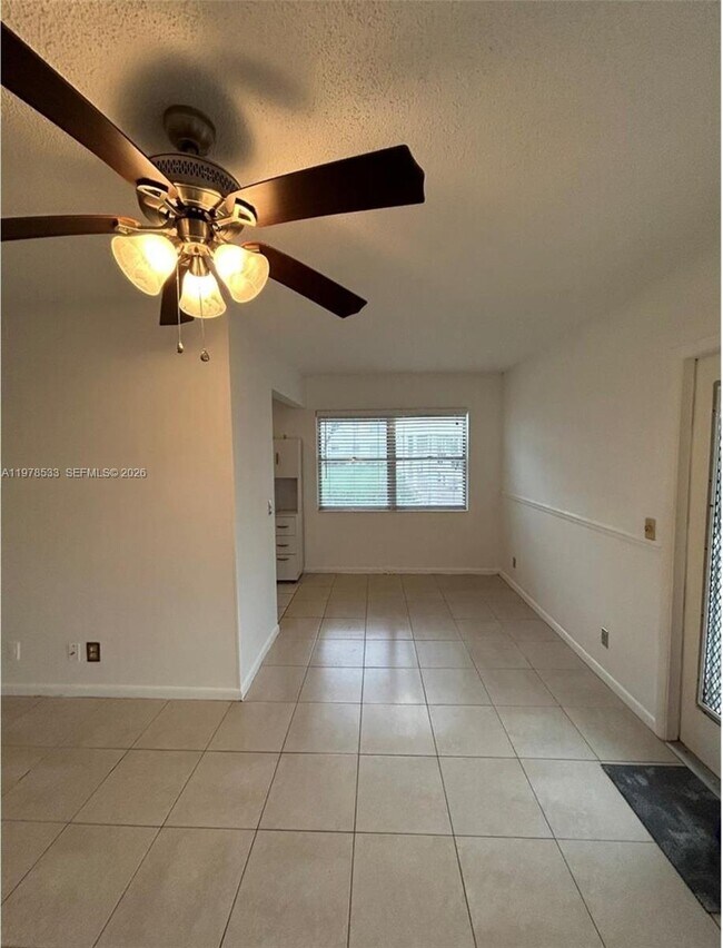 Building Photo - 550 Mansfield M