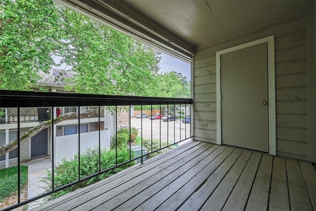 Building Photo - 17331 Red Oak Dr