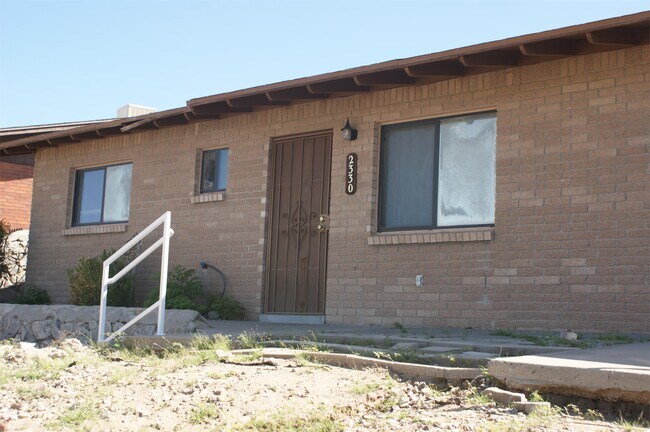 Building Photo - 2330 Saturn Cir