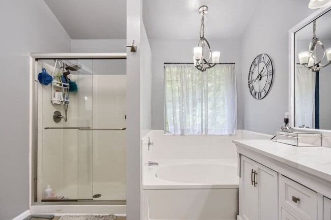 Building Photo - Welcome to this stunning, complete updated, 4-bedroom, 3.5-bath home