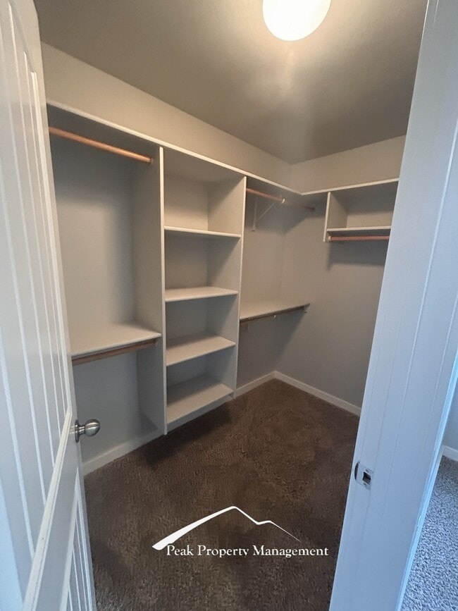 Building Photo - 2070 Kelly Dr