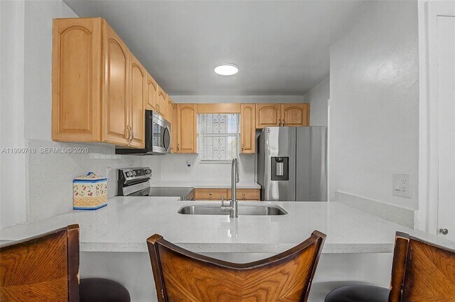 Building Photo - 2950 SW 3rd Ave