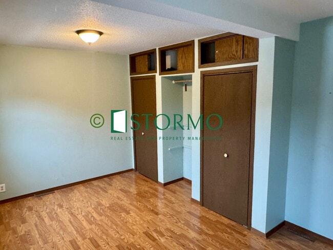 Building Photo - 626 Oak St NE