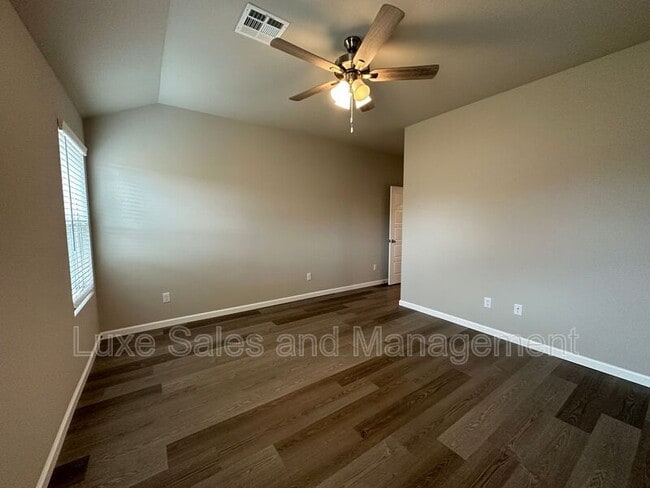 Building Photo - 10516 SW 41st Pl