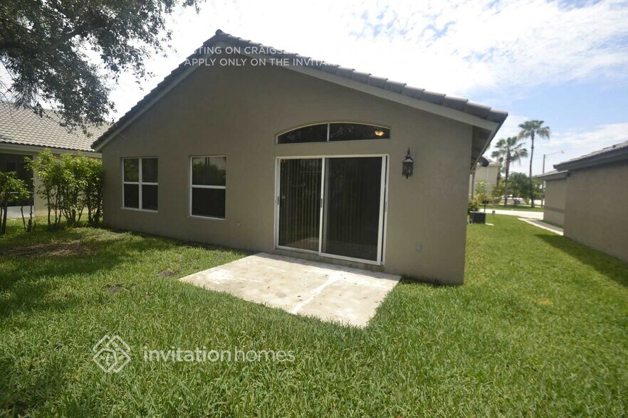 Building Photo - 9901 Red Heart Ln