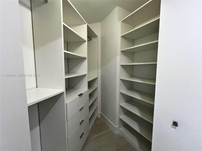 Building Photo - 701 Brickell Key Blvd