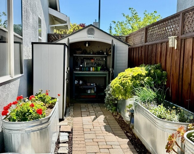 Building Photo - 844 Signorelli Cir