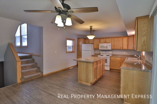 Building Photo - 2709 E Klondike Trail
