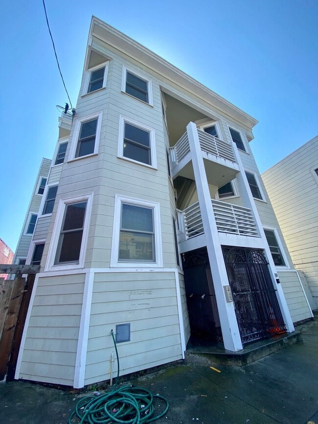 Building Photo - 1755 Fulton St