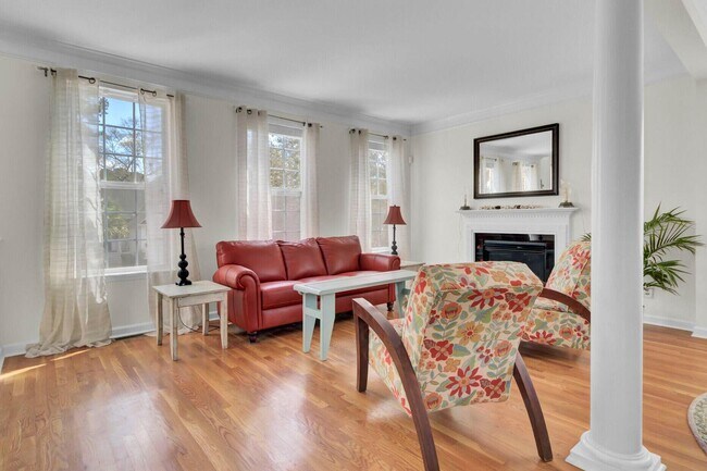 Building Photo - 1428 Bloomingdale Ln