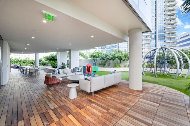 Building Photo - 2319