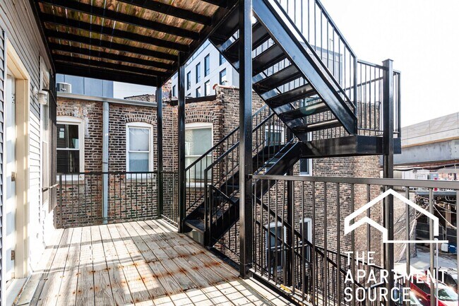 Building Photo - 3328 N Clark St