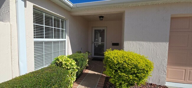 Building Photo - Prime Location – Just Minutes from Lake Sumter Landing and Spanish Springs!