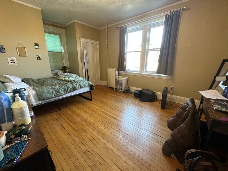 Primary Photo - 330 Saint Paul St