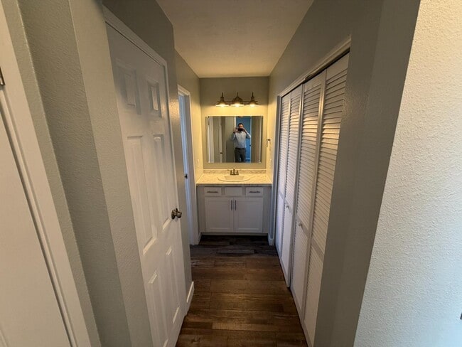 Building Photo - 65 E 600 S