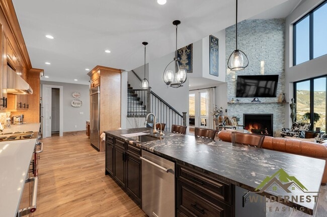 Building Photo - Stunning Luxury Mountain Home with Panoramic Views