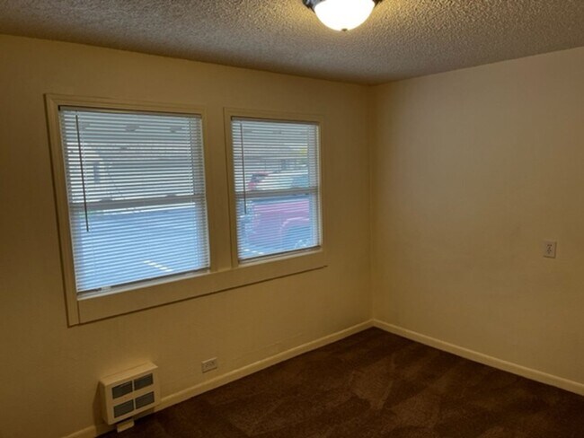 Building Photo - BG40-10