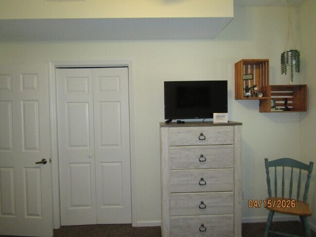 Building Photo - 1221 Lake Dr