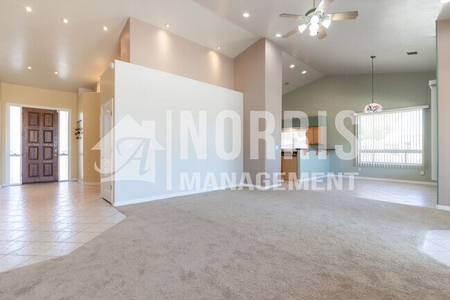 Building Photo - Beautiful Home Located in The Links