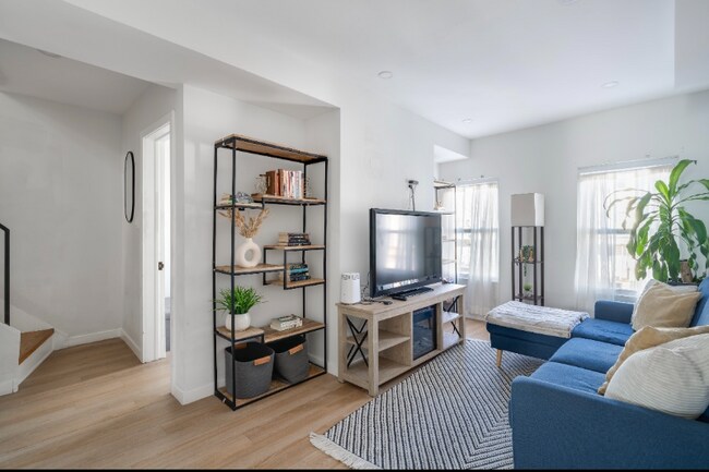 Building Photo - 12 W 52nd St