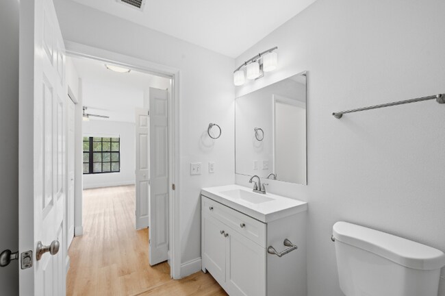 Building Photo - 2691 Albatross Rd N