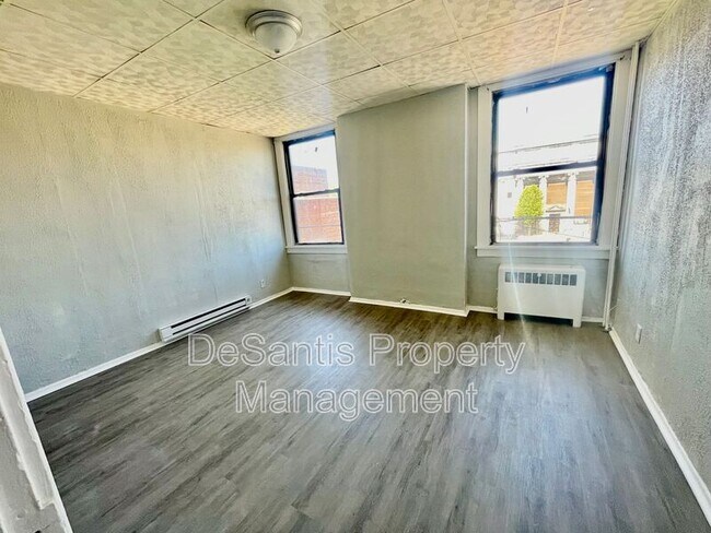 Building Photo - 810 Amity St