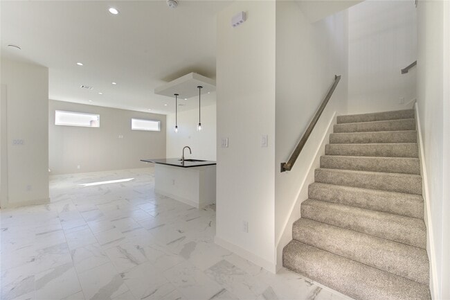 Building Photo - 2931 El Fenice Ln